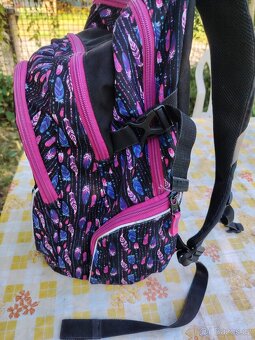 Školní batoh s motivem peří - 3