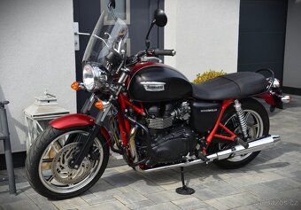 Triumph Bonneville SE 865 Red Frame limited edition - 3