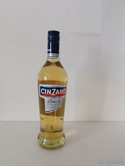 Whisky a další láhve s alkoholem - 3