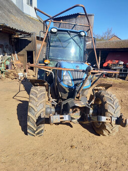 Traktor New Holland T4040F - 3
