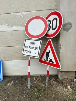 Sada dopravních značek se sloupky a podstavci - 3