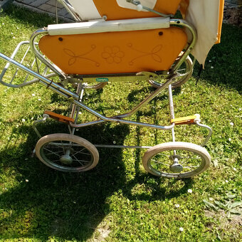 Prodám starý kočárek pro děti Libertu - sporťák- slídová okn - 3