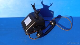 Historický retro telefon s kličkou. - 3