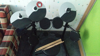 Elektronické bicí Alesis Debut kit jako nové - 3