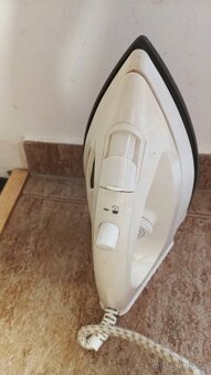 Rádio,ešusy a dortová forma,zapalovače,smalt.hrnce,toal.křes - 3