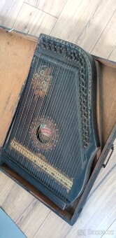 Starožitná citera v kufru - 3