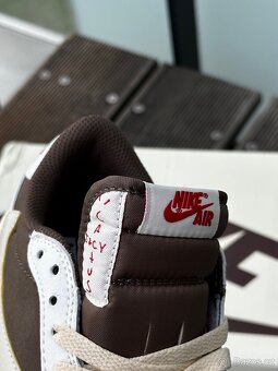 Nike Air Jordan & Travis Scott - 3