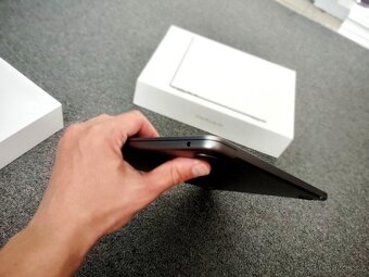 MacBook Air 13 palců M2 8 GB RAM 256 ssd - 3
