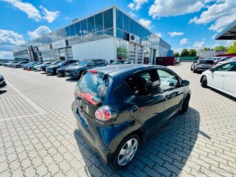 TOYOTA Aygo 1.0 2011 tmavě šedá - 3