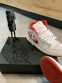 Nike AIR Jordan 1 Mid SE, White/Lobster-Dune Red-Sail - 3