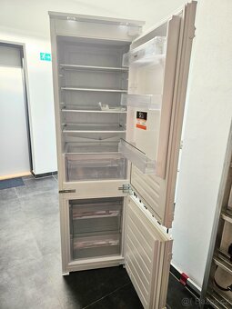 vestavěná kombinovaná lednice whirlpool CB304w - 3