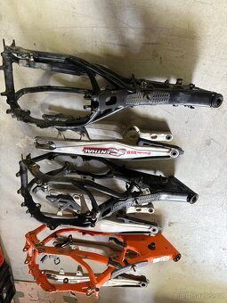 Rámy a kyvné vidlice KTM SXF 250/350 - 3