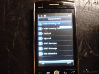 Mobilní telefon F035 - 3