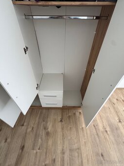 Šatní skříň - 3