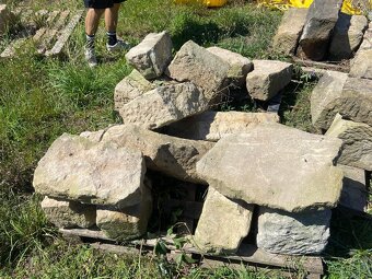 Prodám pískovec - schody, bloky, kvádry, dlaždice, šlapáky - 3