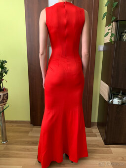 Červené pružné šaty - 3