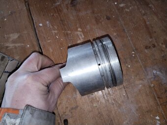 Nový píst, pr. 82.55 - 3