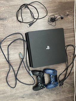 Prodám PS4 (PlayStation 4) - 3