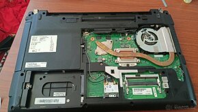 Notebook Fujitsu AH544/G32 na náhradní díly - 3