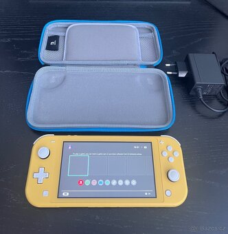 Nintendo Switch Lite v TOP stavu + příslušenství - 3