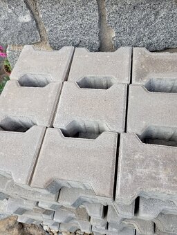 Zámková dlažba Íčko 8 cm 20x16 cca 100 ks - 3