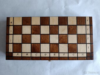 Malé dřevěné šachy s hrací plochou 31 x 31 x 2 cm. NOVÉ - 3