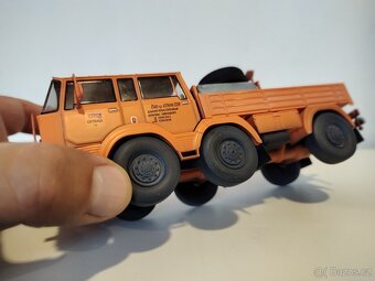 Tatra 813 včetně obtisků a laků 1:43 - 3