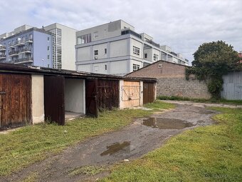 Prodám garáž 18m² v ulici Novobohdalecká - Praha 10 - 3