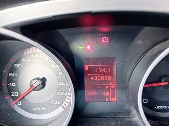 MITSUBISHI OUTLANDER 4X4 2.0TDI - 3