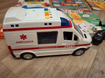 Hračky 50 kusů,štěkající pes, sanitka, vojáčci, pop-it - 3