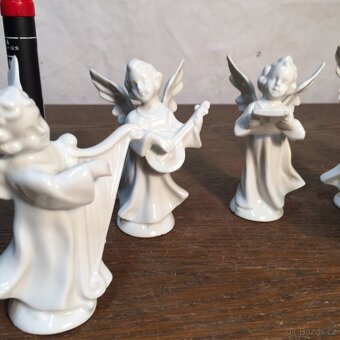 bílý porcelánový anděl - 7x andělíček - nebeský chór andělé - 3