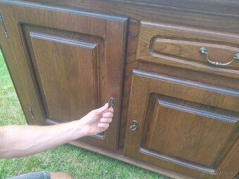 Rustikální dubová komoda - 3