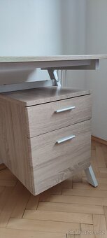 Psací stůl a ergonomická židle - 3