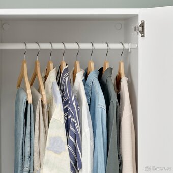 150ks masivních ramínek IKEA - 3