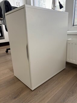 Bílá ikea skříňka - 3