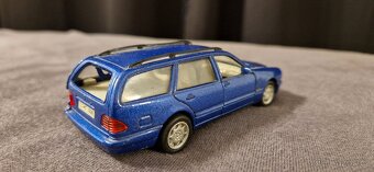 Mercedes Benz E 1:43 - 3