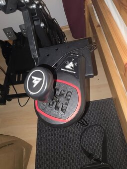 Volant Thrustmaster + pedály + převodovka se stojanem - 3