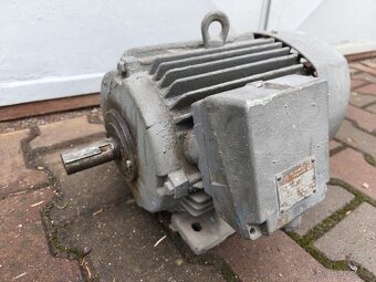 Patkový elektromotor MEZ AP 112M-2s - 3