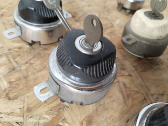 Jawa kývačka, panelka, ČZ, sportka - spínací skříňka - 3