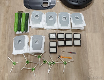 Robotický vysavač iRobot Roomba i7+ - 3