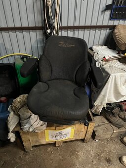 Odpružena sedačka Zetor - 3