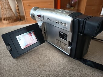 VHS kamera Panasonic s displejem - 3