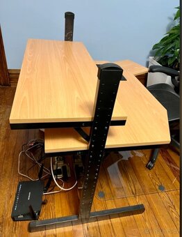 Kvalitní PC stůl - 3