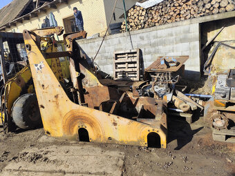 Prodám dílly na smykový nakladač Locust - 3