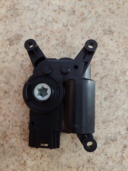 Servomotor nastavení topení Valeo 5Q0.907.511.L - 3