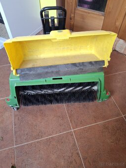 Zameták šlapací traktor - 3
