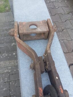 Spodní závěs na Zetor - 3