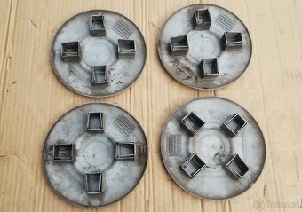 Škoda Felicia středové pokličky krytky kol 13" 4x100 - 3