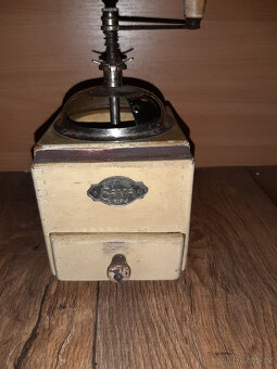 Prodám retro dřevěný mlýnek na kávu Sava original - 3