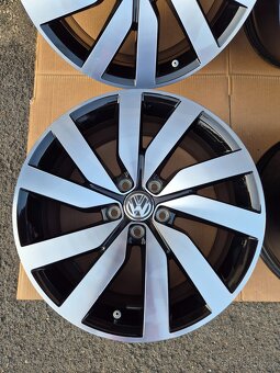 5x112 r18 Originál Vw Passat B8-Rline - 3